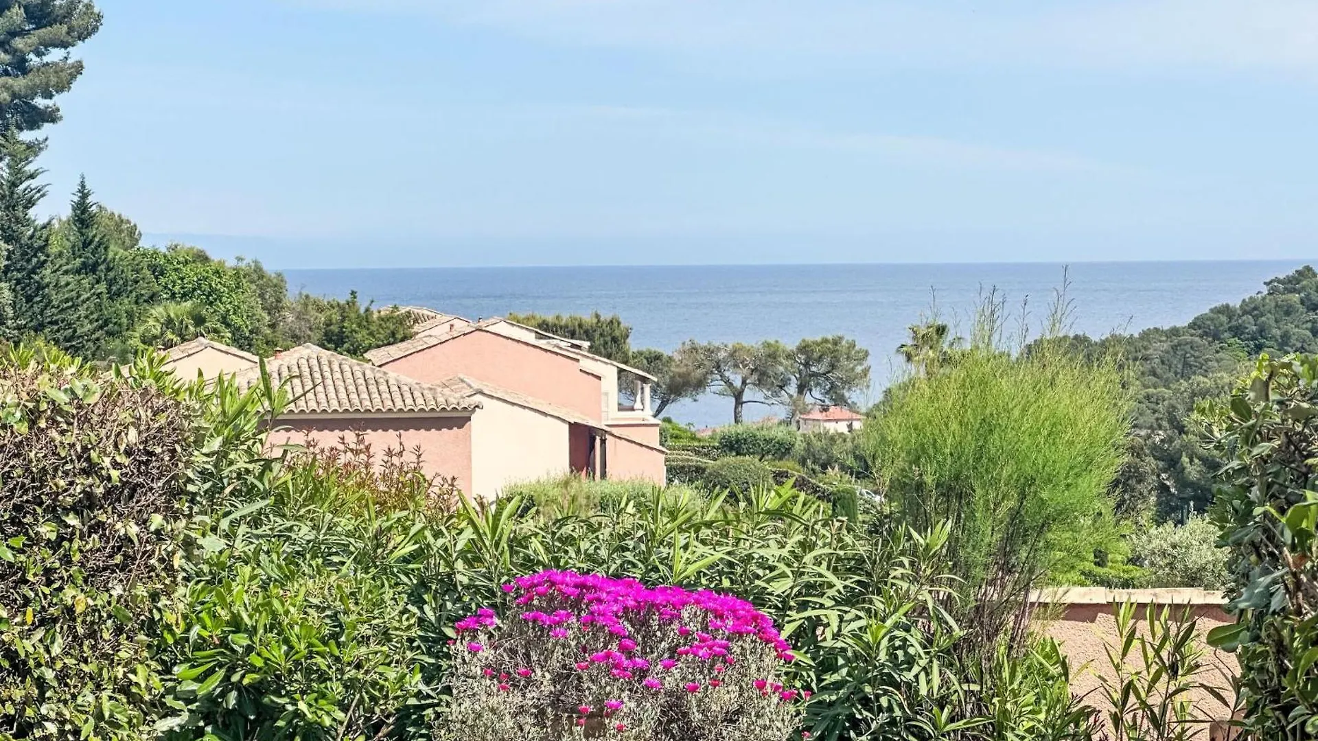 Holiday Home Village Cap Esterel - Le Hameau-36 By Interhome Drammont